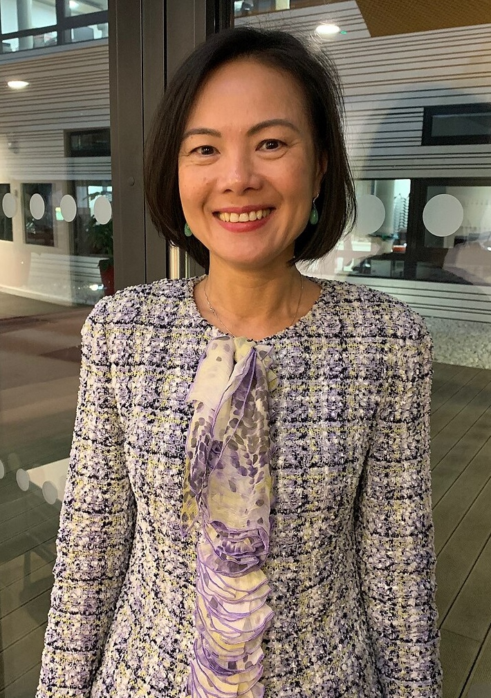Prof. Thuc-Quyen Nguyen Headshot